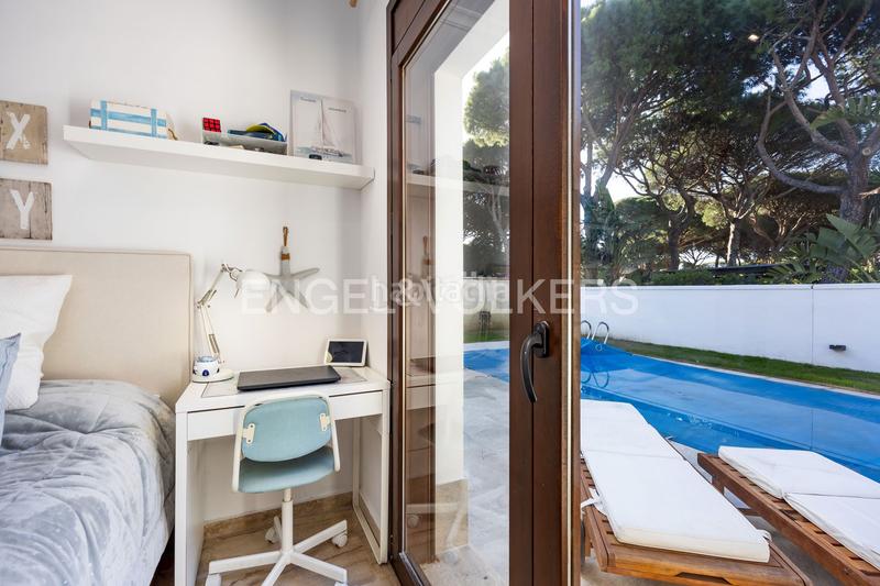 Foto da7b3053-ea6f-4eda-8a41-1f402ffde5fd. Casa con riscaldamento parcheggio piscina in La Barrosa Chiclana de la Frontera