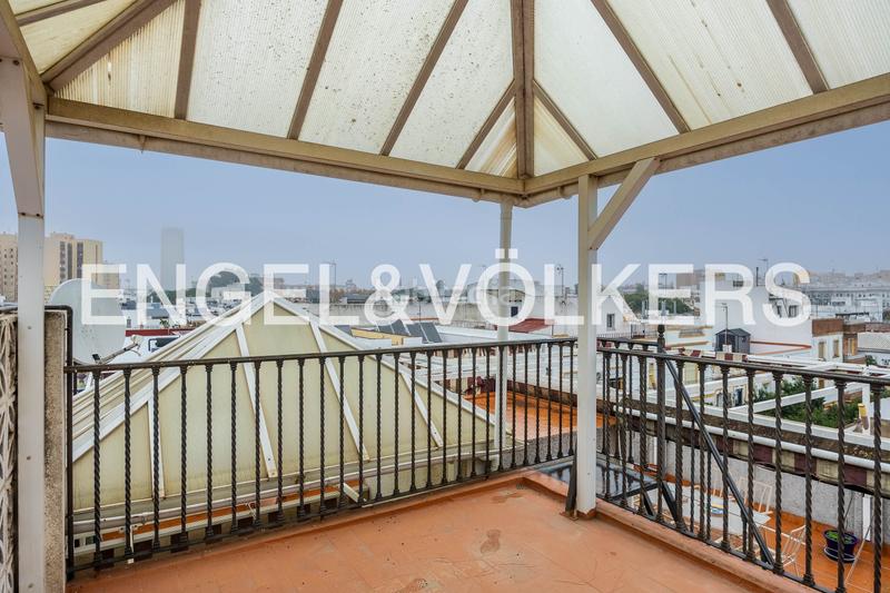 Foto 8f44ec2a-40e5-42e4-a6cb-911e3e3b8510. Casa con riscaldamento parcheggio in Barrio León Sevilla