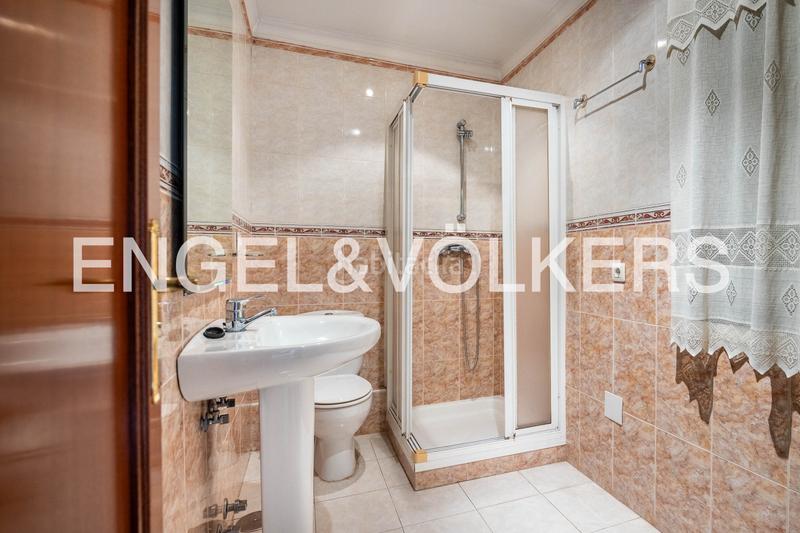 Foto b0788153-ac14-4b05-9cde-5b0b2d73ed67. Casa con riscaldamento parcheggio in Barrio León Sevilla