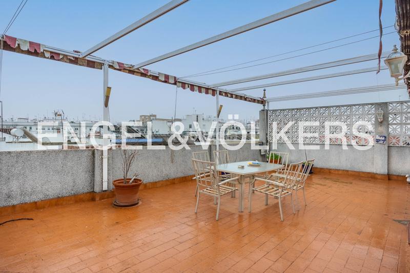 Foto b6739f4f-9480-4c23-a571-652a9b775547. Casa con riscaldamento parcheggio in Barrio León Sevilla