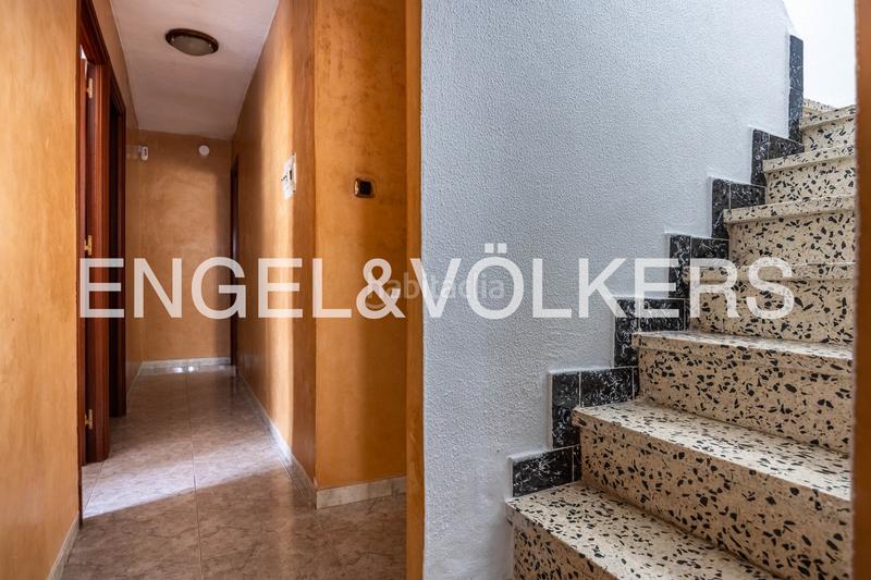 Foto bac42962-76ae-4ae4-b4df-0c726596b648. Casa con riscaldamento parcheggio in Barrio León Sevilla