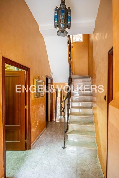 Foto d7762698-5562-485a-82db-68bbaa5506a7. Casa con riscaldamento parcheggio in Barrio León Sevilla