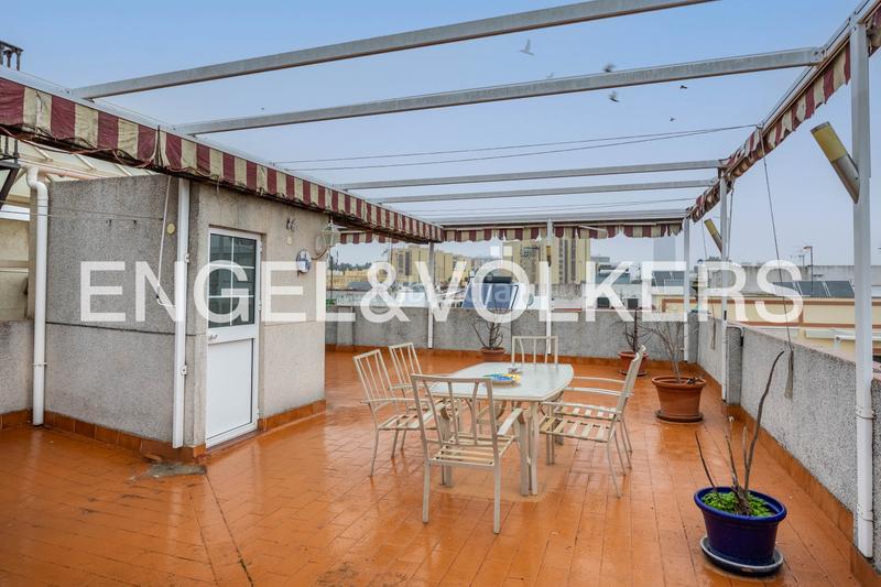 Foto e9ee6406-3271-4c53-9e68-afd50bbb4af8. Casa con riscaldamento parcheggio in Barrio León Sevilla