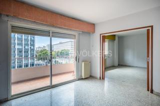 Appartement à La Buhaira. Extraordinario piso con terraza y seis dormitorios en san franci
