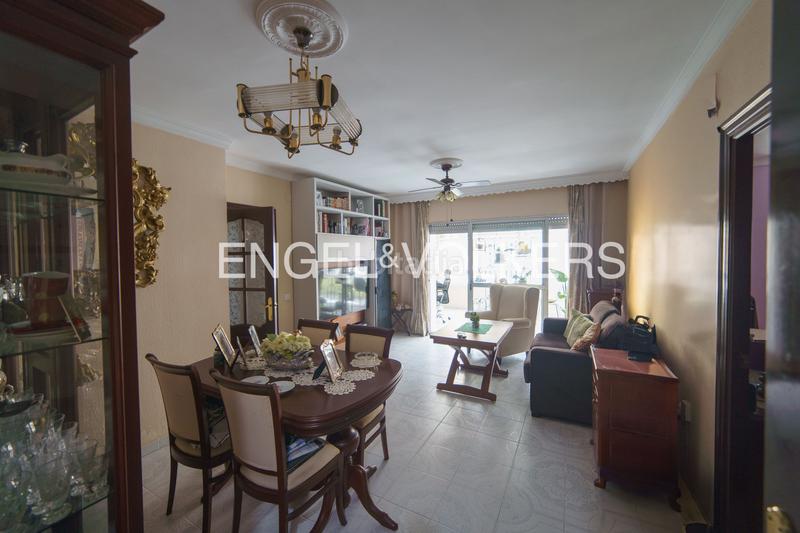 Foto c713f80d-f176-4e9e-b49e-b7d7dc18ca34. Piccolo appartamento con riscaldamento parcheggio in Cádiz