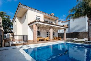 Maison à El Zaudín - Club de Golf. Exclusivo chalet en urbanización zaudín golf