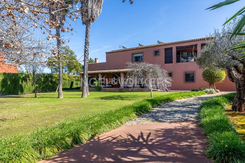Foto d11967c0-fb46-48f9-9468-427b2f790018. Casa amb calefacció aparcament piscina a Loreto Espartinas
