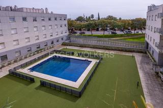 Appartement en Avenida Juan Diego. Vida de vacaciones en complejo turstico en bormujos