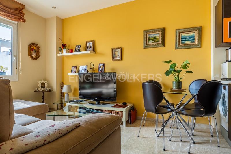 Foto 9899c344-548c-4750-8355-fcbf75fad946. Apartament amb calefacció aparcament piscina a Avenida Juan Diego Bormujos