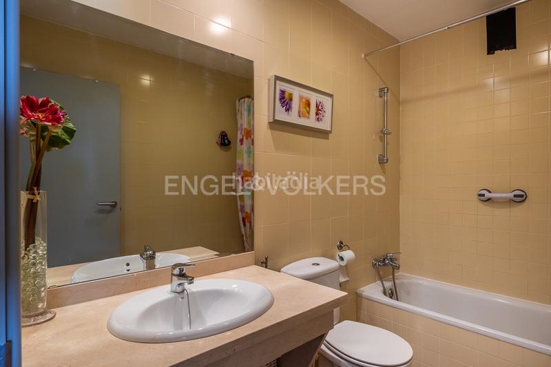 Foto dab75fb9-8fbf-4853-ad9c-82803bdd9ee7. Apartament amb calefacció aparcament piscina a Avenida Juan Diego Bormujos