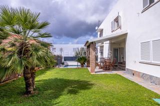 Maison à Colegio Europa. Serenidad entre olivos en espartinas