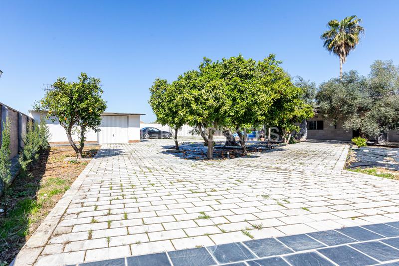 Foto 3b9e97bb-9e99-4ec9-8ebc-c623861091d9. Casa amb calefacció a La Paz Alcalá de Guadaira