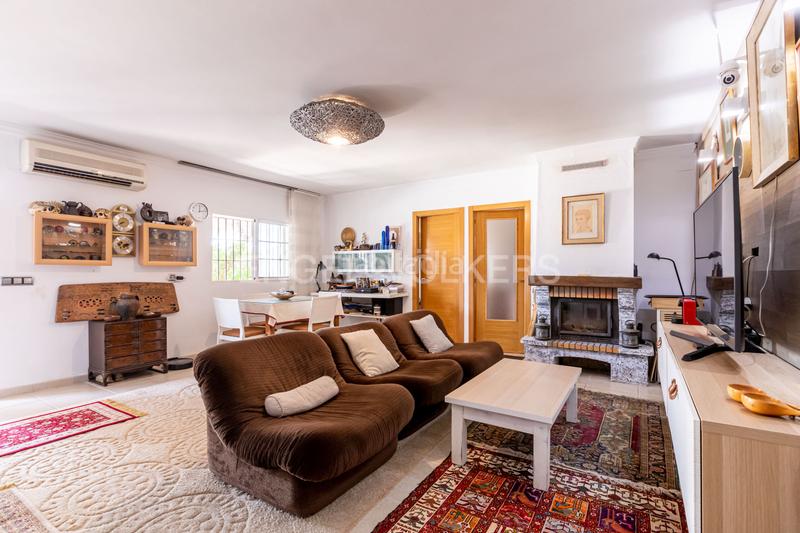 Foto afba83d2-d1b5-4c99-91c7-f060806a6249. Casa amb calefacció a La Paz Alcalá de Guadaira