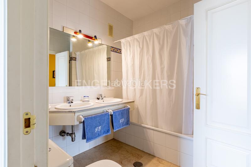 Foto 8e148d42-24e2-4e2b-9936-49a88388bcf2. Àtic amb calefacció aparcament a Bami - La Estrella Sevilla