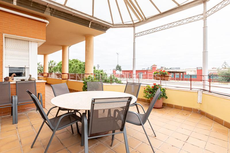 Foto a1937ad9-f56d-4c9b-866d-67ff223eaa21. Àtic amb calefacció aparcament a Bami - La Estrella Sevilla