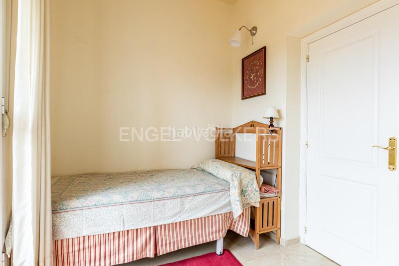 Foto f3ddcb06-e94c-4708-aae7-ed3736fd39b3. Àtic amb calefacció aparcament a Bami - La Estrella Sevilla