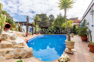 Casa adossada a Avenida de Europa. Exclusiva residencia en montequinto un oasis de lujo y confort c