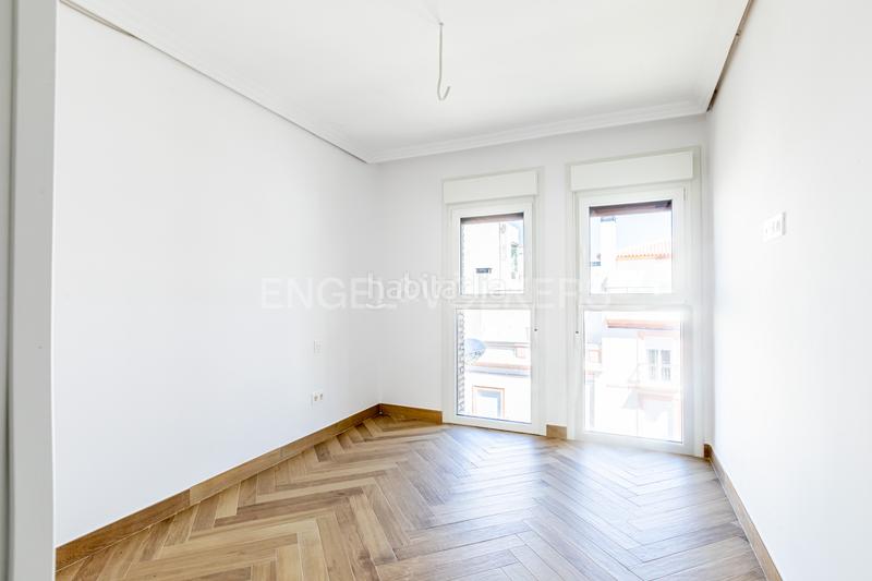 Foto 0bb9df16-59c0-4328-8017-b753ff65194f. Apartamento luz, diseño y ubicación piso reformado a estrenar en triana junto al altozano. en Sevilla