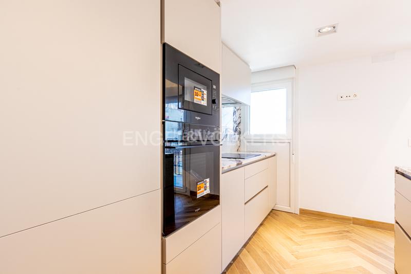 Foto 12c608a4-432b-49f3-9073-336342b1664d. Apartamento luz, diseño y ubicación piso reformado a estrenar en triana junto al altozano. en Sevilla