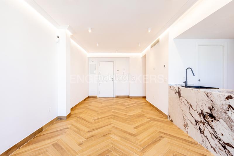 Foto 1f85dc42-70a5-43c3-91e4-4335b2fdbe0a. Apartamento luz, diseño y ubicación piso reformado a estrenar en triana junto al altozano. en Sevilla