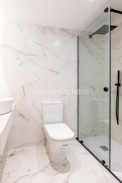Foto 27860290-f3c0-4a4b-a64a-3c1a97207c80. Apartamento luz, diseño y ubicación piso reformado a estrenar en triana junto al altozano. en Sevilla