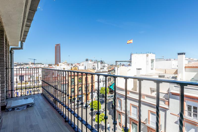 Foto 2b57373f-213b-4ba9-815b-9aa83eab4b82. Apartamento luz, diseño y ubicación piso reformado a estrenar en triana junto al altozano. en Sevilla