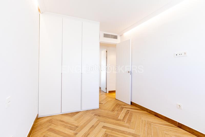 Foto 2d81f7af-4ae1-43be-a8b9-88e52d6f36c3. Apartamento luz, diseño y ubicación piso reformado a estrenar en triana junto al altozano. en Sevilla
