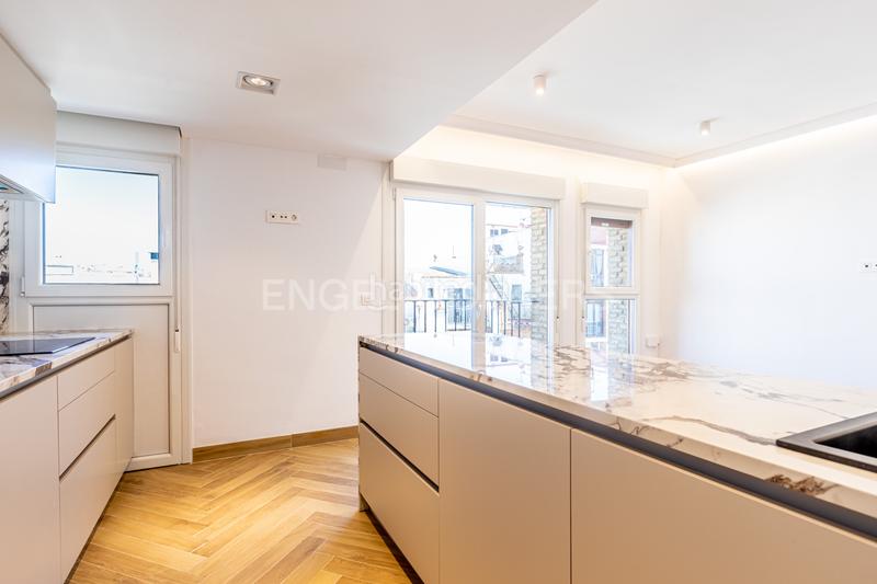 Foto 34f322c2-bf4e-4271-9dca-fc7f4bfa5fe7. Apartamento luz, diseño y ubicación piso reformado a estrenar en triana junto al altozano. en Sevilla