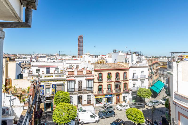 Foto 37b0d799-f4a7-422f-84a6-848b185c460f. Apartamento luz, diseño y ubicación piso reformado a estrenar en triana junto al altozano. en Sevilla