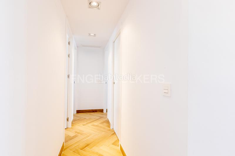 Foto 4d77a02a-3e7c-46f7-94c4-6e6a58dd1f44. Apartamento luz, diseño y ubicación piso reformado a estrenar en triana junto al altozano. en Sevilla