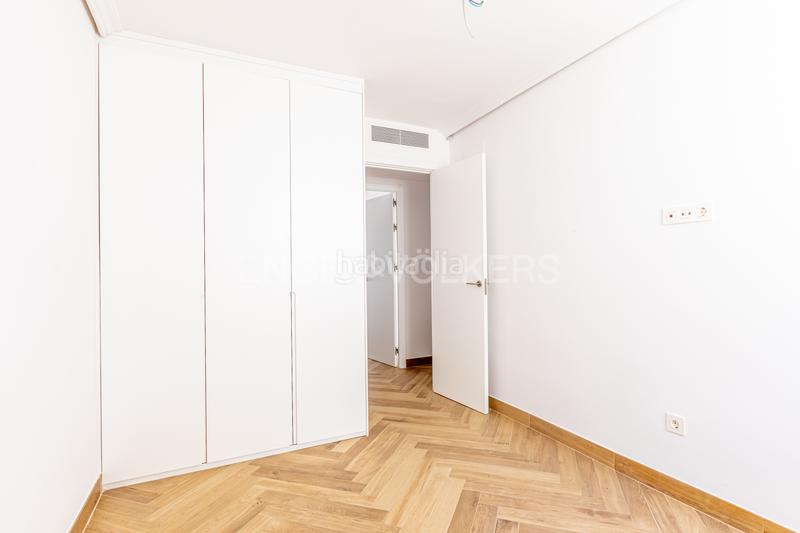 Foto 5a18caf1-e60f-44d5-9dbd-6ad5eee74b91. Apartamento luz, diseño y ubicación piso reformado a estrenar en triana junto al altozano. en Sevilla