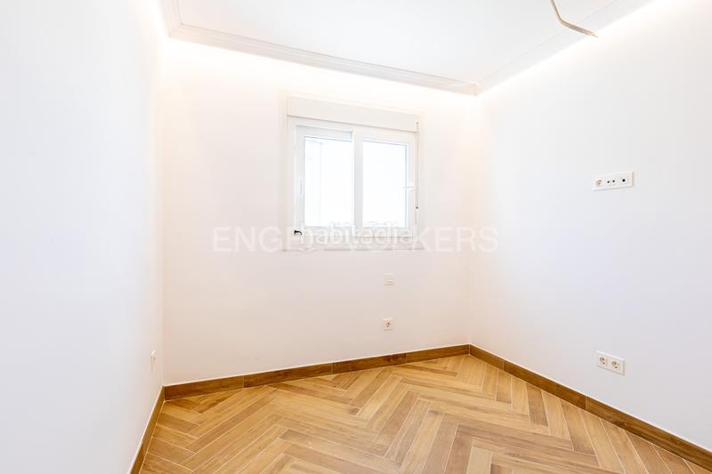 Foto 5ba773ec-3514-432e-9d5c-bea705e35ae6. Apartamento luz, diseño y ubicación piso reformado a estrenar en triana junto al altozano. en Sevilla