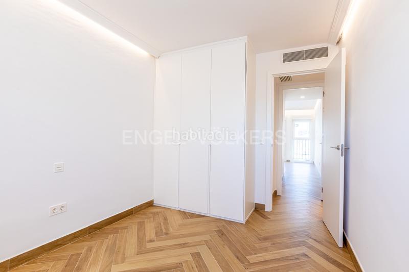 Foto 63f76138-bd19-446d-9c9f-2bfc2107d5fd. Apartamento luz, diseño y ubicación piso reformado a estrenar en triana junto al altozano. en Sevilla