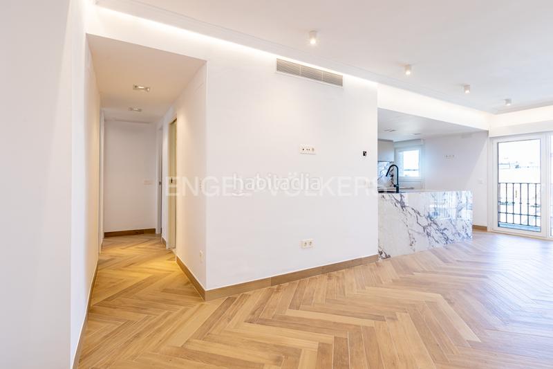 Foto 67afc6f9-eec9-489d-9488-e2568bef2334. Apartamento luz, diseño y ubicación piso reformado a estrenar en triana junto al altozano. en Sevilla