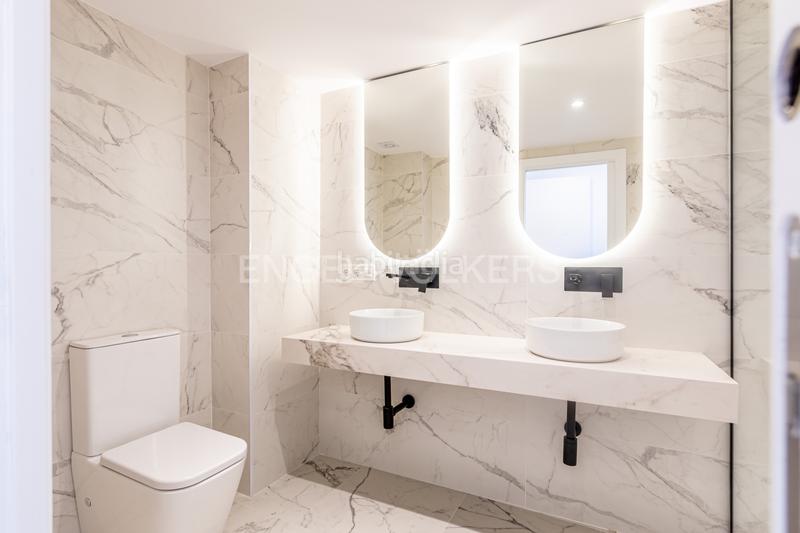 Foto 756c0218-fc00-4489-a478-9498167eb69e. Apartamento luz, diseño y ubicación piso reformado a estrenar en triana junto al altozano. en Sevilla