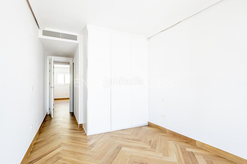Foto b80f22d0-5712-4662-9702-6e11d909b6b4. Apartamento luz, diseño y ubicación piso reformado a estrenar en triana junto al altozano. en Sevilla