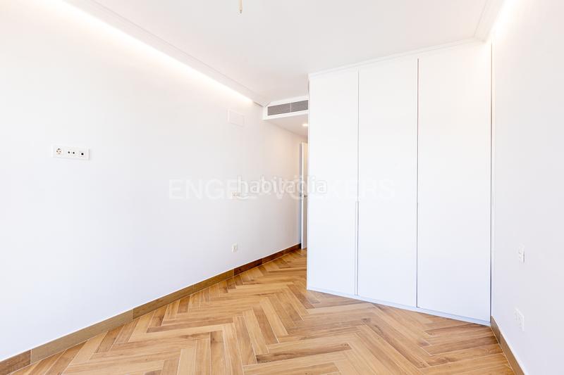 Foto bbcbeb17-0d70-4efe-9794-f0797d5a1565. Apartamento luz, diseño y ubicación piso reformado a estrenar en triana junto al altozano. en Sevilla