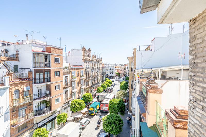 Foto beedbc65-e278-43d1-9a02-60370982cb5f. Apartamento luz, diseño y ubicación piso reformado a estrenar en triana junto al altozano. en Sevilla