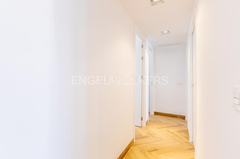 Foto ca69d6fa-2bb0-4c0d-a3f3-c914e550f073. Apartamento luz, diseño y ubicación piso reformado a estrenar en triana junto al altozano. en Sevilla