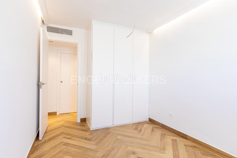 Foto d336817f-30d4-4a5a-9064-45a479bb2c42. Apartamento luz, diseño y ubicación piso reformado a estrenar en triana junto al altozano. en Sevilla