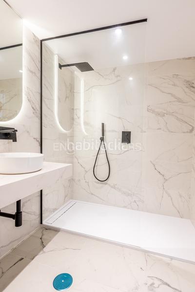 Foto f4134302-b4a9-41ad-9f2c-0c0e80adfff9. Apartamento luz, diseño y ubicación piso reformado a estrenar en triana junto al altozano. en Sevilla
