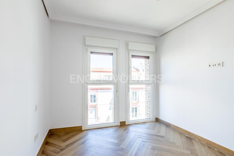Foto fc14772e-8813-40f7-b34f-928d5a56d16a. Apartamento luz, diseño y ubicación piso reformado a estrenar en triana junto al altozano. en Sevilla