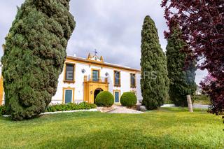 Casa a Morón de la Frontera. Exquisita mansión histórica en puebla de cazalla lujo y naturale