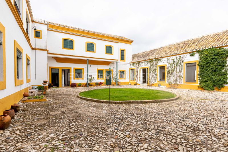 Foto cb36d59a-82cc-4916-bf7a-597213cbaa64. Casa amb calefacció piscina a Puebla de Cazalla (La)