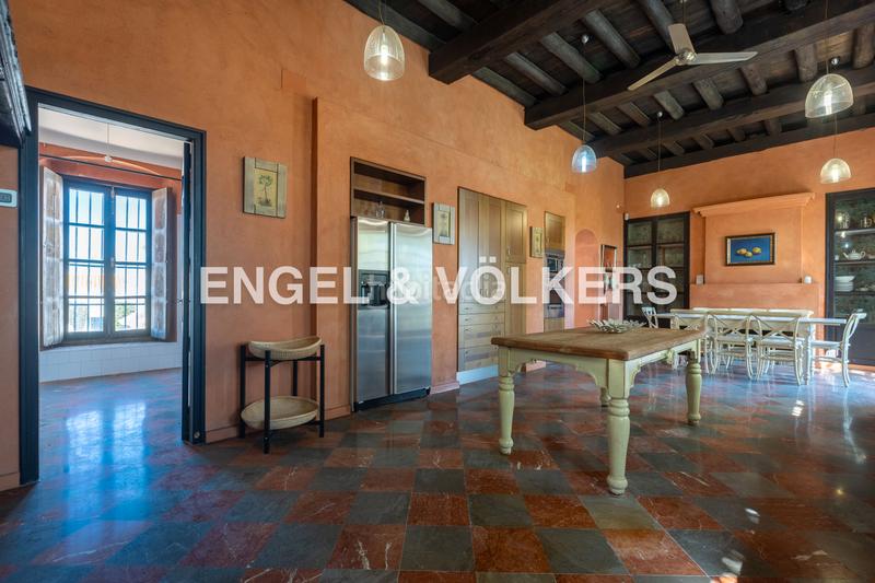 Foto 496d6bbe-811b-4568-83c8-2a07b69a47b8. Casa amb calefacció aparcament piscina a Carmona