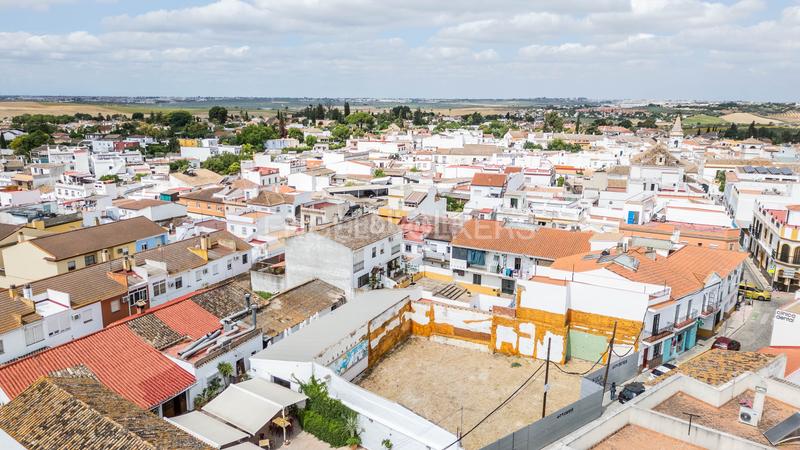 Foto afd69fe2-44f7-472c-b2db-bb5f64a5be26. Terrain résidentiel dans Valencina de la Concepción