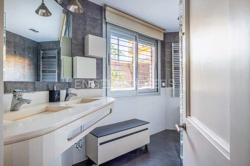 Foto 0a90b76c-d1f4-440e-8854-fa426be86a00. Apartament amb calefacció aparcament piscina a El Porvenir Sevilla