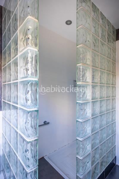 Foto 132df422-ec7a-47e1-a52d-0ad32aa8e2b6. Apartament amb calefacció aparcament piscina a El Porvenir Sevilla