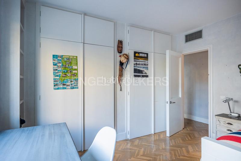 Foto 2365f865-864a-495b-afca-c3344422580c. Apartament amb calefacció aparcament piscina a El Porvenir Sevilla