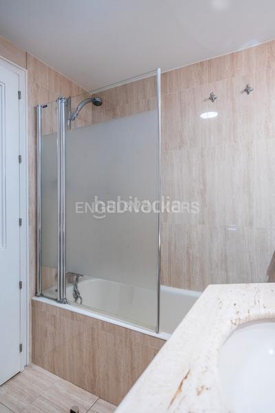 Foto ba0d65fa-678d-4821-930f-3f6ff29a6440. Apartament amb calefacció aparcament piscina a El Porvenir Sevilla